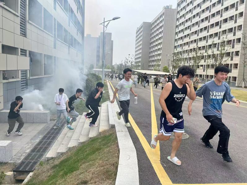 1746002799987471.jpg 4.jpg